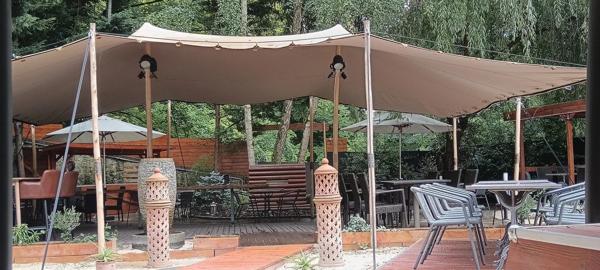 Restaurant / Authentique et charmante guinguette des bords de Marne