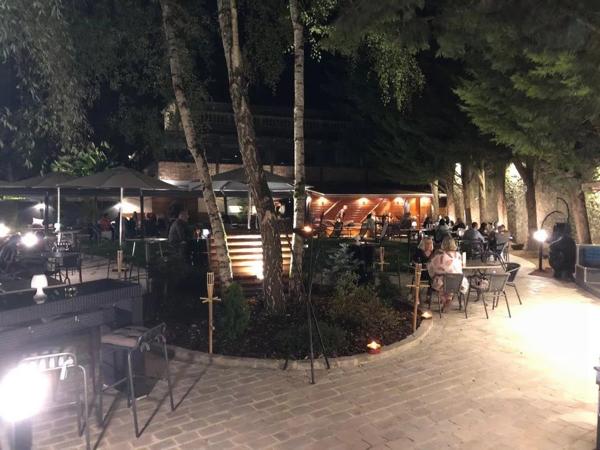 Restaurant / Authentique et charmante guinguette des bords de Marne