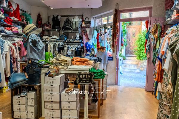 🛍️ À CÉDER – Droit au Bail – Emplacement N°1 au cœur du Castellet (83) 📍 Rue du Jeu de Paume – Centre piéton du village médiéval