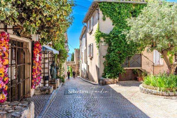 🛍️ À CÉDER – Droit au Bail – Emplacement N°1 au cœur du Castellet (83) 📍 Rue du Jeu de Paume – Centre piéton du village médiéval
