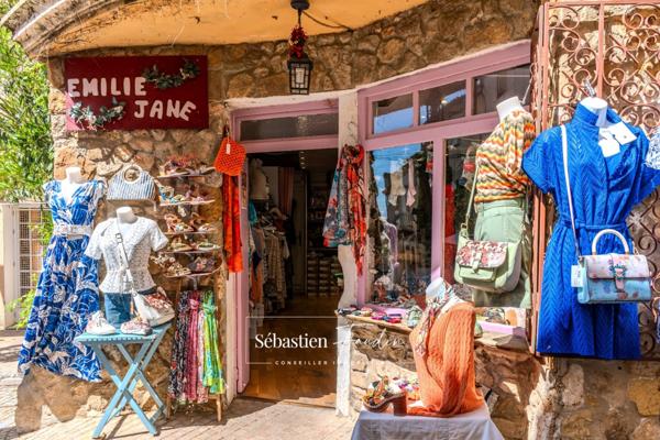 🛍️ À CÉDER – Droit au Bail – Emplacement N°1 au cœur du Castellet (83) 📍 Rue du Jeu de Paume – Centre piéton du village médiéval