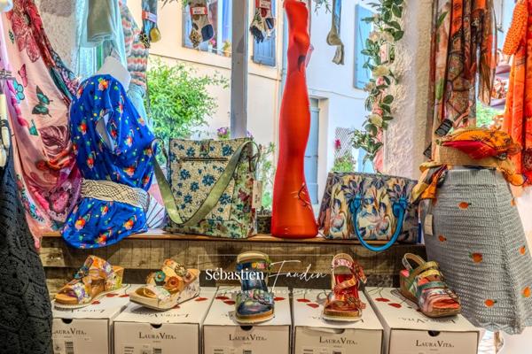 🛍️ À CÉDER – Droit au Bail – Emplacement N°1 au cœur du Castellet (83) 📍 Rue du Jeu de Paume – Centre piéton du village médiéval