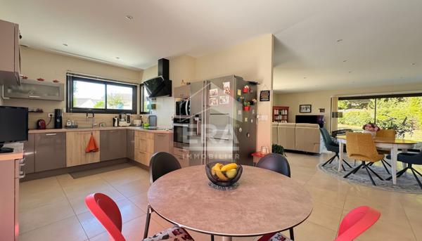 A VENDRE A DEUX PAS DU CENTRE VILLE DE PERIGUEUX MAISON DE PLAIN PIED AVEC QUATRE CHAMBRES.