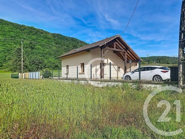 Maison à vendre  4 pièces - 90,22 m 2   LAGNIEU  - 01