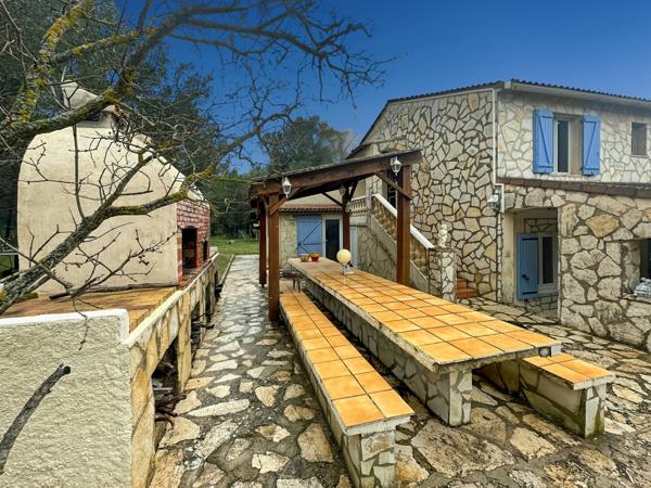 Proche Aix propriété comprenant 3 logements