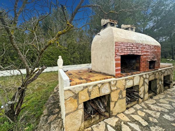 Proche Aix propriété comprenant 3 logements