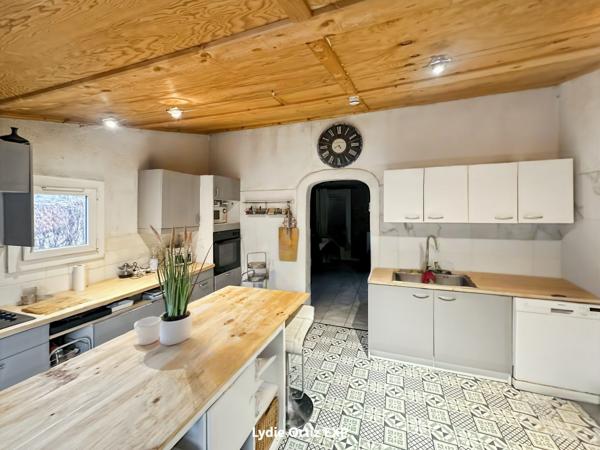 Proche Aix propriété comprenant 3 logements