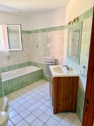 La CADIERE-D'AZUR – Élégante villa de plain-pied dans un environnement d'exception