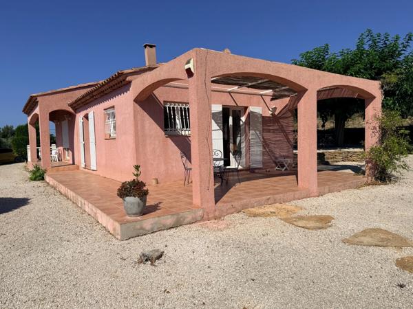 La CADIERE-D'AZUR – Élégante villa de plain-pied dans un environnement d'exception