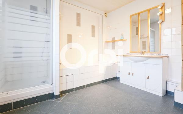 Immeuble à vendre    8 pièces •  Coudekerque-Branche