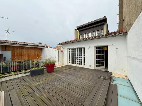 CARCASSONNE quartier des 4 Chemins maison de 220 m² avec terrasse et possibilité mixte habitation commerce