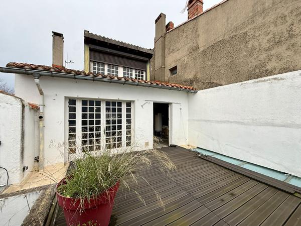 CARCASSONNE quartier des 4 Chemins maison de 220 m² avec terrasse et possibilité mixte habitation commerce