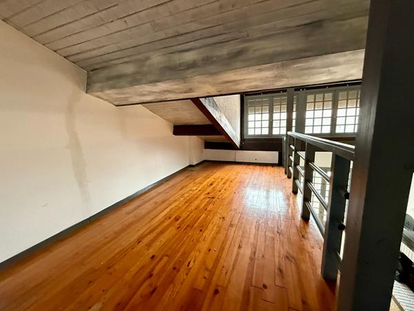 CARCASSONNE quartier des 4 Chemins maison de 220 m² avec terrasse et possibilité mixte habitation commerce