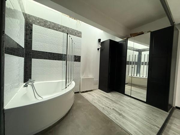 CARCASSONNE quartier des 4 Chemins maison de 220 m² avec terrasse et possibilité mixte habitation commerce