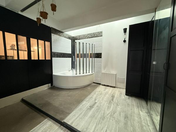 CARCASSONNE quartier des 4 Chemins maison de 220 m² avec terrasse et possibilité mixte habitation commerce