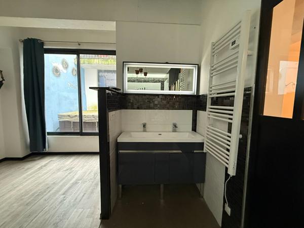 CARCASSONNE quartier des 4 Chemins maison de 220 m² avec terrasse et possibilité mixte habitation commerce