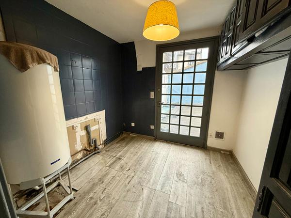 CARCASSONNE quartier des 4 Chemins maison de 220 m² avec terrasse et possibilité mixte habitation commerce