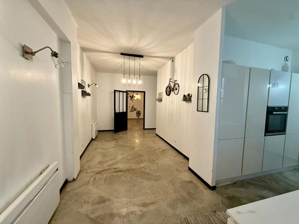 CARCASSONNE quartier des 4 Chemins maison de 220 m² avec terrasse et possibilité mixte habitation commerce