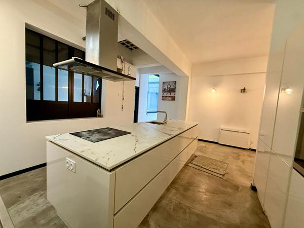 CARCASSONNE quartier des 4 Chemins maison de 220 m² avec terrasse et possibilité mixte habitation commerce