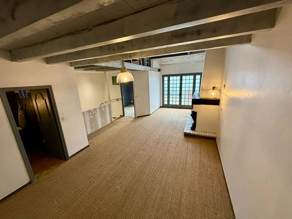 CARCASSONNE quartier des 4 Chemins maison de 220 m² avec terrasse et possibilité mixte habitation commerce