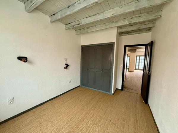 CARCASSONNE quartier des 4 Chemins maison de 220 m² avec terrasse et possibilité mixte habitation commerce