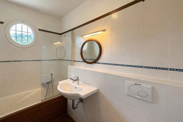 Maison de Standing à vendre avec piscine et vue dégagée sur les Collines