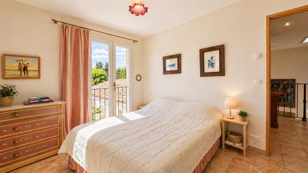 Maison de Standing à vendre avec piscine et vue dégagée sur les Collines
