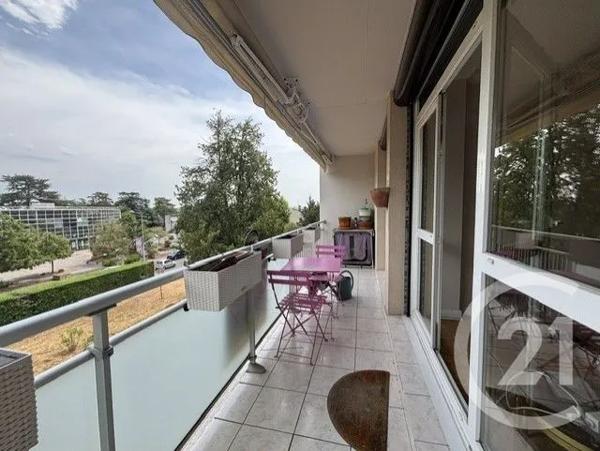 Appartement F3 à vendre  3 pièces - 61,51 m 2   ST GENIS LAVAL  - 69