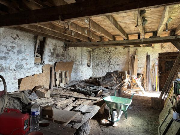 Deneuille-les-Mines – Maison de village de caractère avec un terrain de 17 060 m² et une grande grange Deneuille-les-Mines (03170)