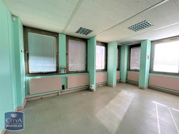 Local professionnel à louer 111m²