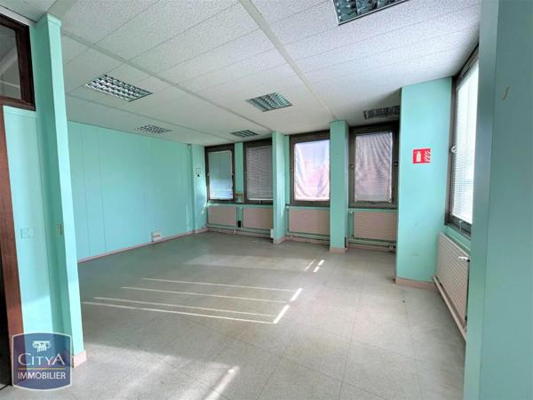 Local professionnel à louer 111m²