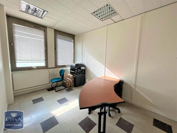 Local professionnel à louer 111m²