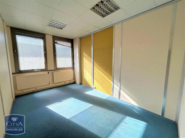 Local professionnel à louer 111m²