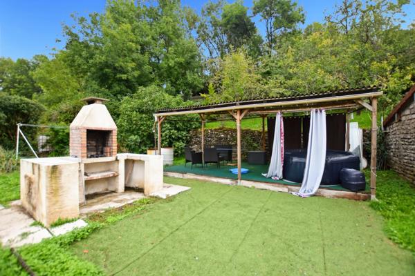 Propriété /gîtes/ chambre d'hôtes et grand terrain à St Sernin du Plain