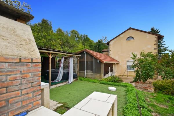 Propriété /gîtes/ chambre d'hôtes et grand terrain à St Sernin du Plain