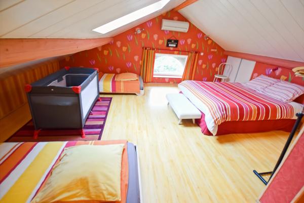 Propriété /gîtes/ chambre d'hôtes et grand terrain à St Sernin du Plain