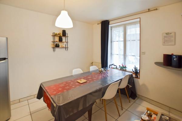 Propriété /gîtes/ chambre d'hôtes et grand terrain à St Sernin du Plain