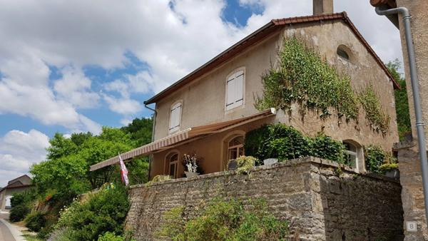 Propriété /gîtes/ chambre d'hôtes et grand terrain à St Sernin du Plain