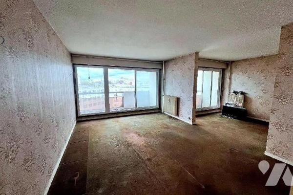 Situé au 7ème étage d'une résidence bien entretenue avec gardien, ascenseur et espace vert. Cet...