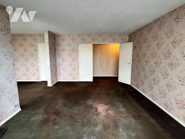 Situé au 7ème étage d'une résidence bien entretenue avec gardien, ascenseur et espace vert. Cet...