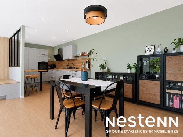 MAISON DE PLAIN-PIED AVEC TERRASSE, JARDIN, DÉPENDANCE, GARAGE ET CAVE