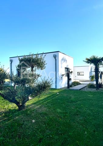 Maison moderne 5 pièces Spa de nage et terrain clos