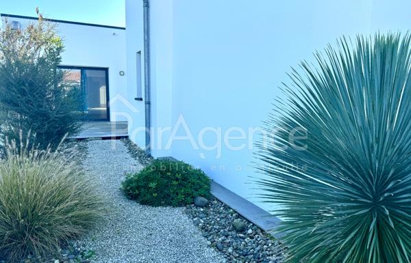 Maison moderne 5 pièces Spa de nage et terrain clos