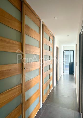 Maison moderne 5 pièces Spa de nage et terrain clos