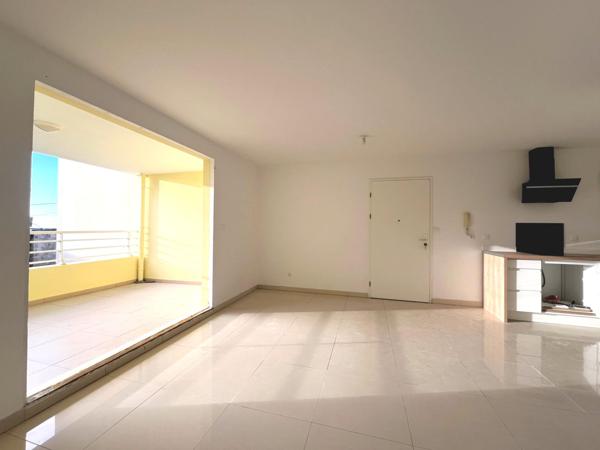 Beau F2 refait à neuf Bdn Ste Clotilde