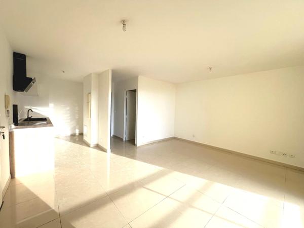 Beau F2 refait à neuf Bdn Ste Clotilde