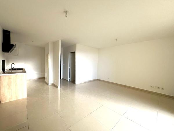 Beau F2 refait à neuf Bdn Ste Clotilde