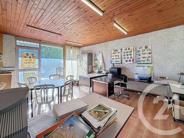 à vendre  37,69 m 2   ST MARTIN DE CRAU  - 13
