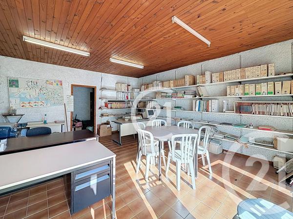 à vendre  37,69 m 2   ST MARTIN DE CRAU  - 13