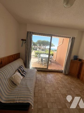 Un studio cabine de 17,84 m2 dans une résidence avec parking et piscine